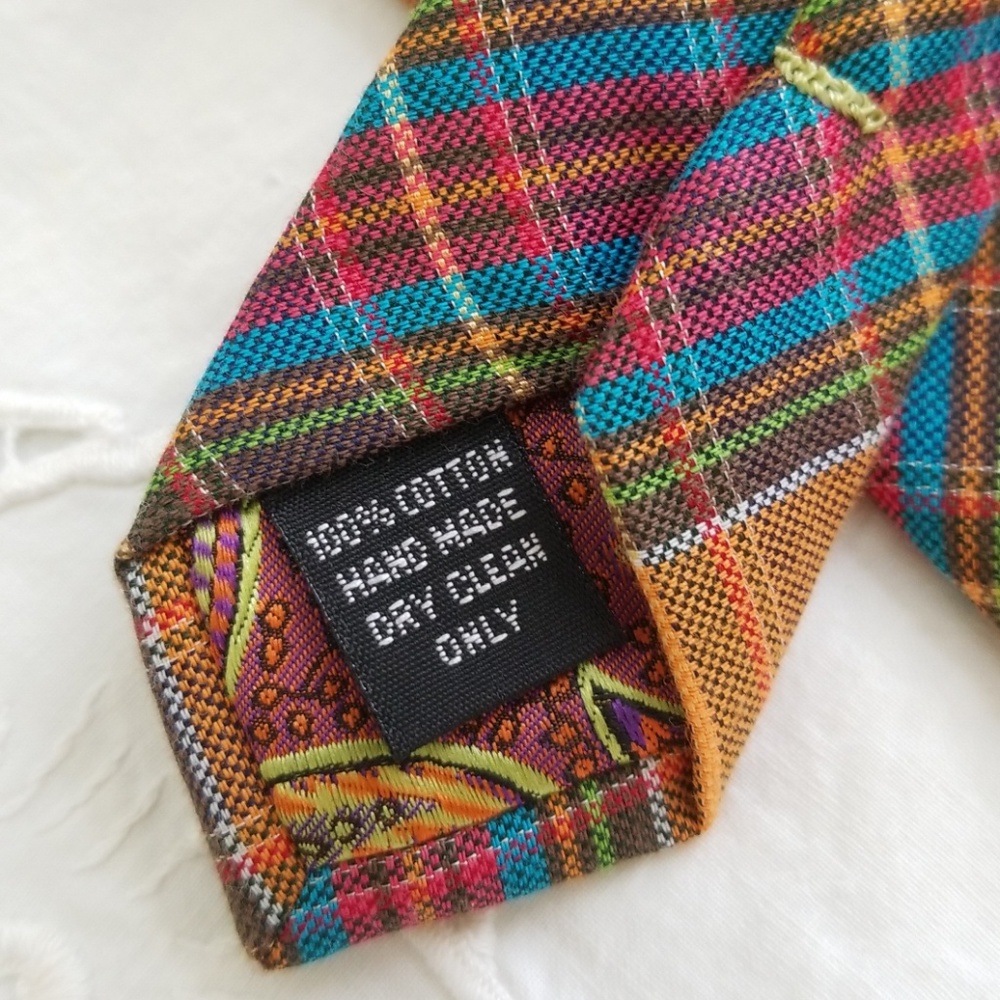 True Forum men's tie. NWOT. Gold/brown background. - Picture 5 of 5